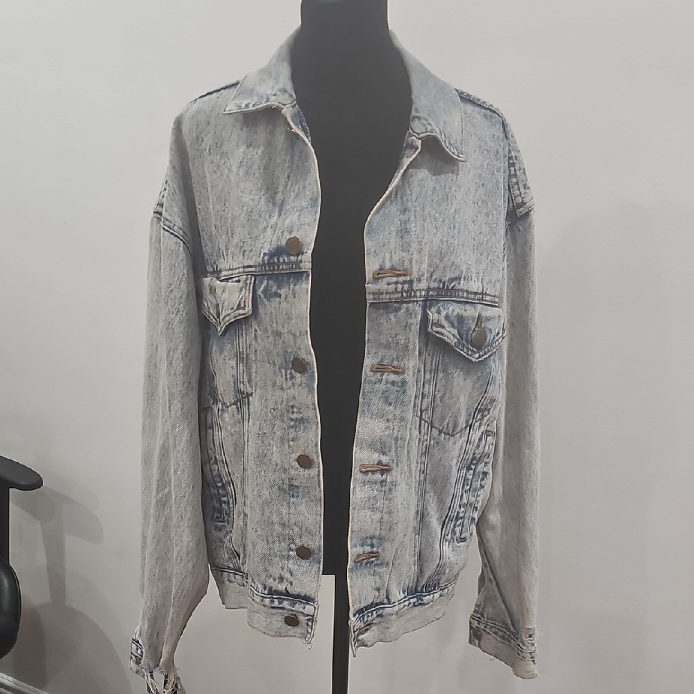 Light Wash Men's Denim Jacket - Casual Button-Up